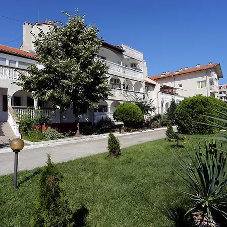 アパートホテル Bravo 3*