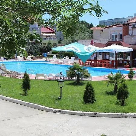 Bravo アパートホテル