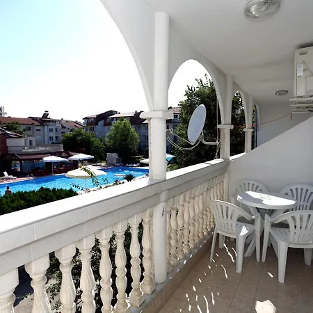 アパートホテル Bravo サニービーチ