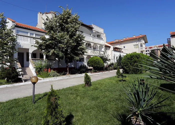 מלון דירות Bravo 3*