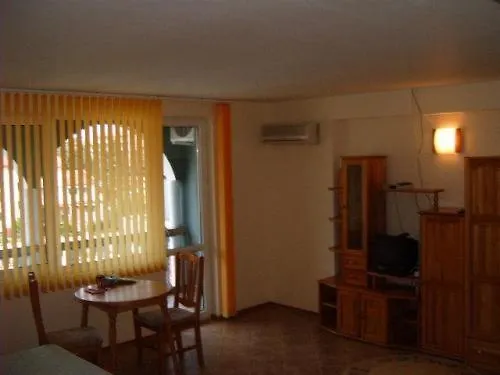 Bravo מלון דירות 3*